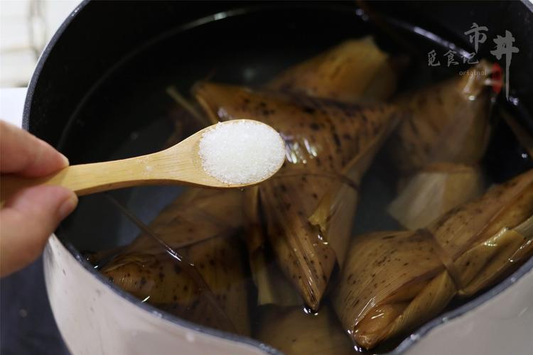 粽子煮多久：探究煮制粽子的时间与技巧