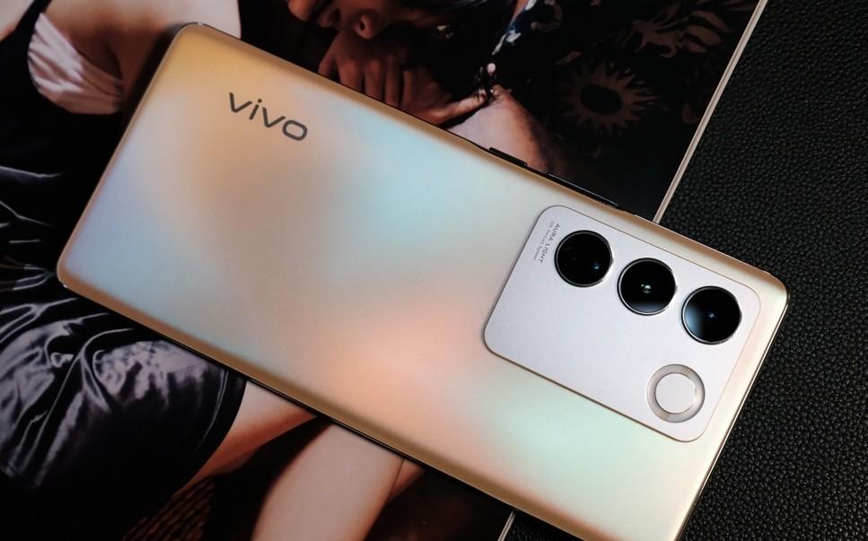 vivo与OPPO手机相比，哪一个更好用