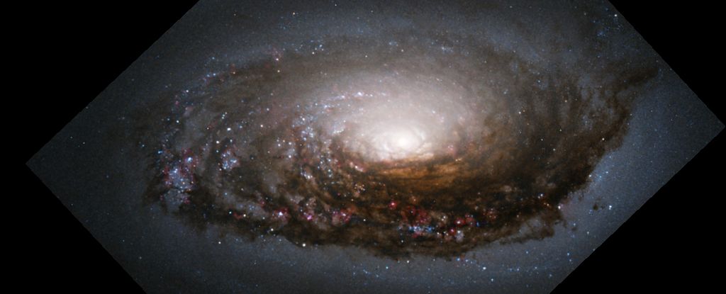 “邪恶之眼”星系：其反向旋转气体的起源之谜被破解