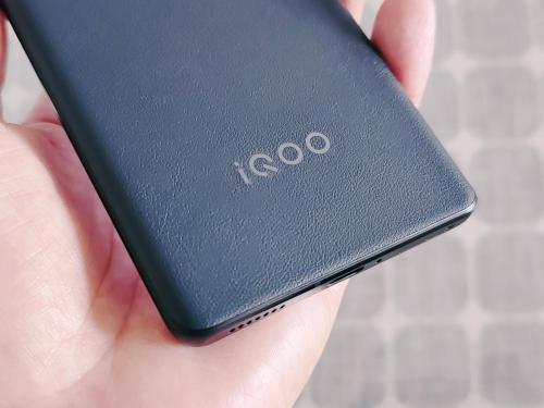 iQOO 10 Pro评测：震撼的充电速度+优秀游戏体验+不妥协的拍摄能力（iqoopro充电测试）