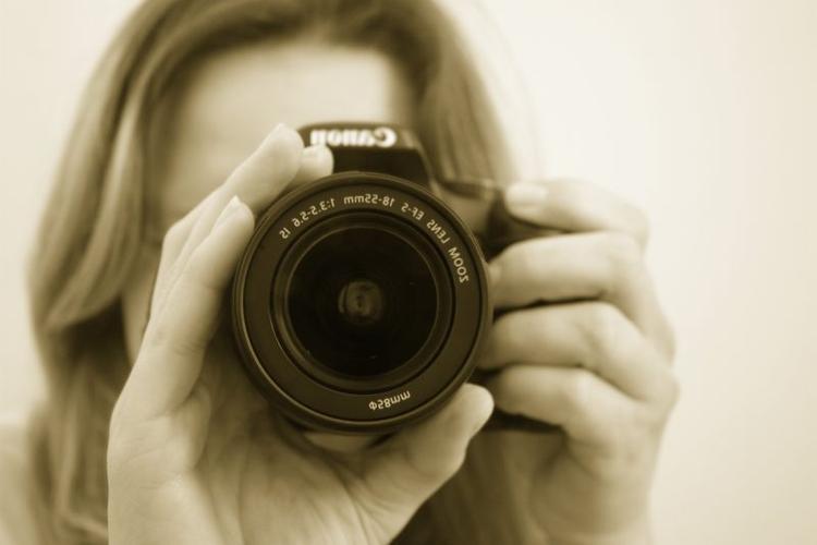 单反相机怎么拍摄黑白照片