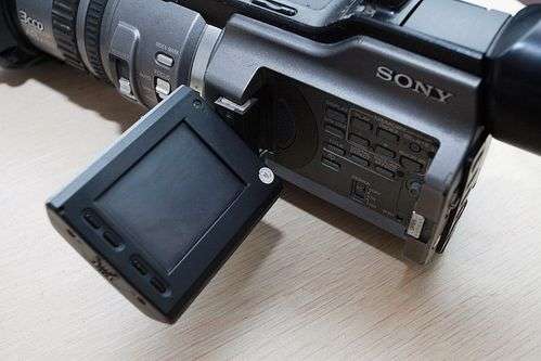 索尼数码摄像机2100e（索尼数码摄像机怎么充电）