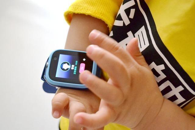 选择智能手表还是儿童手机？比较它们的优缺点